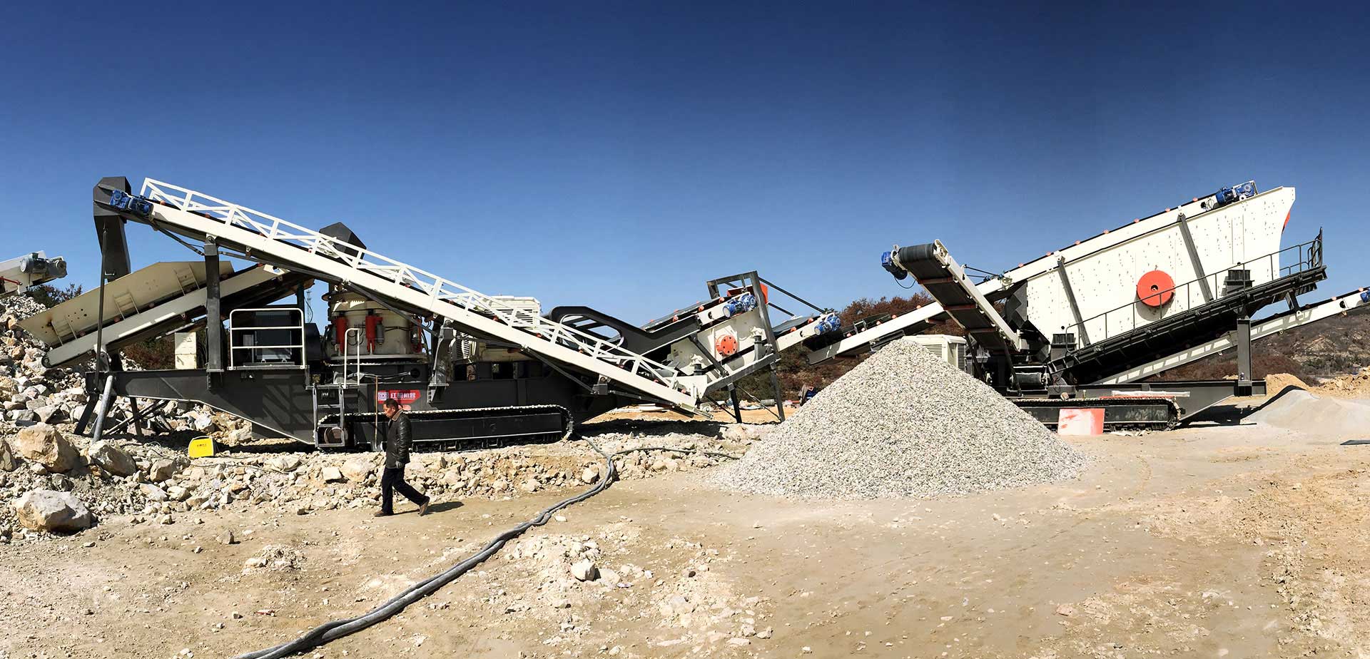 安徽亳州履帶移動(dòng)破碎站現(xiàn)場