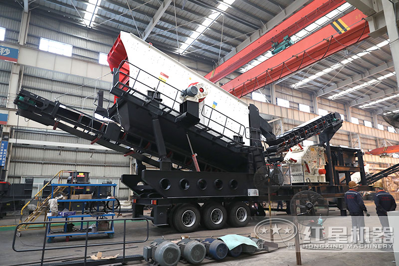 反擊式移動(dòng)破碎站，搭載振動(dòng)篩