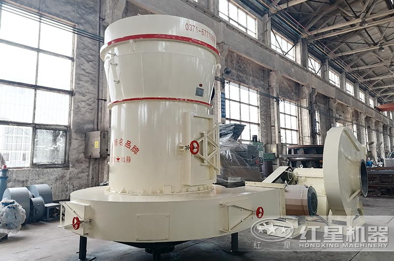 大型雷蒙磨粉機(jī)車間實(shí)拍 大型雷蒙磨粉機(jī)車間實(shí)拍