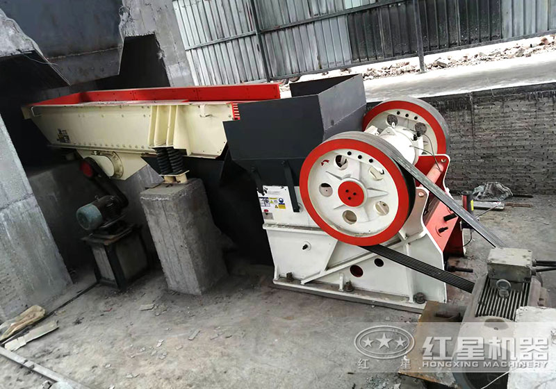 顎式破碎機(jī)施工現(xiàn)場(chǎng) 顎式破碎機(jī)施工現(xiàn)場(chǎng)