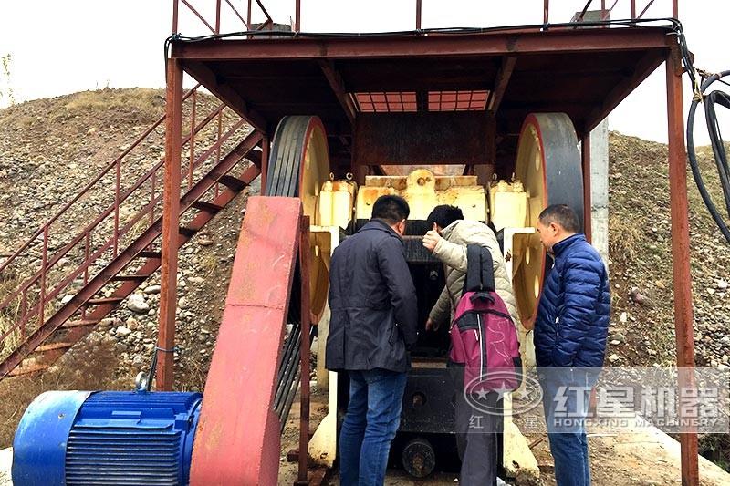 顎破機(jī)現(xiàn)場(chǎng)展示，紅星客戶就近現(xiàn)場(chǎng)參觀