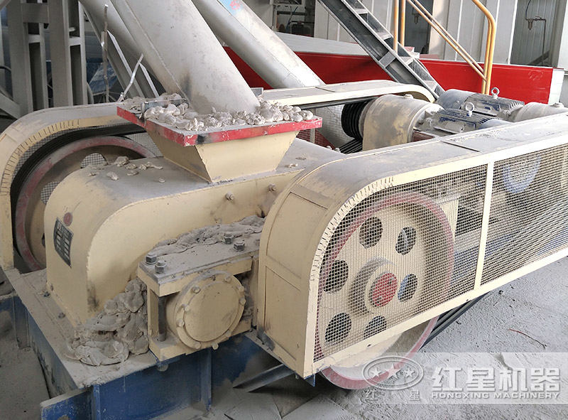 水泥對輥破碎機(jī)客戶現(xiàn)場