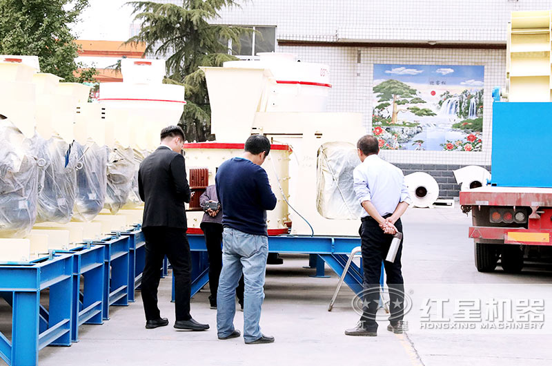 客戶到場(chǎng)參觀，工程師為其量身定制