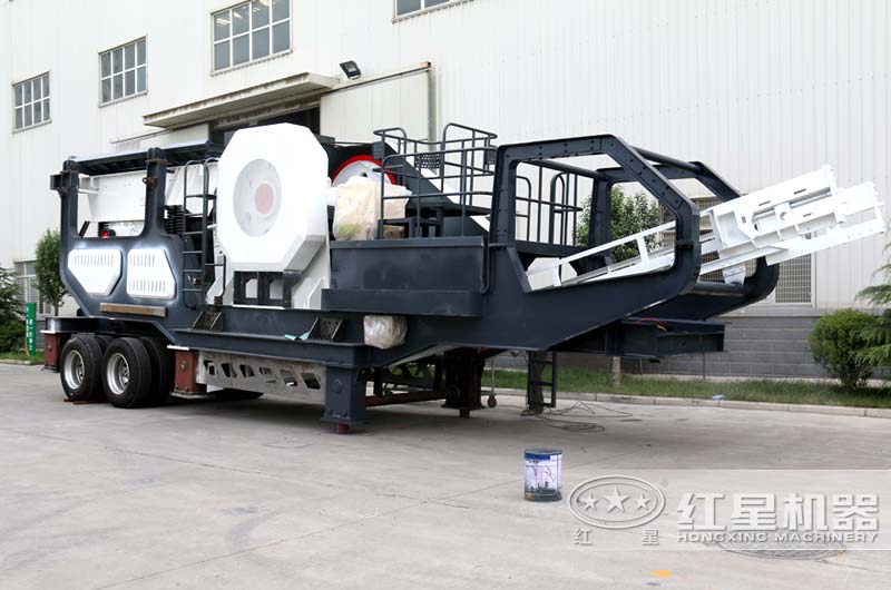 移動(dòng)顎式破碎機(jī)，如上圖