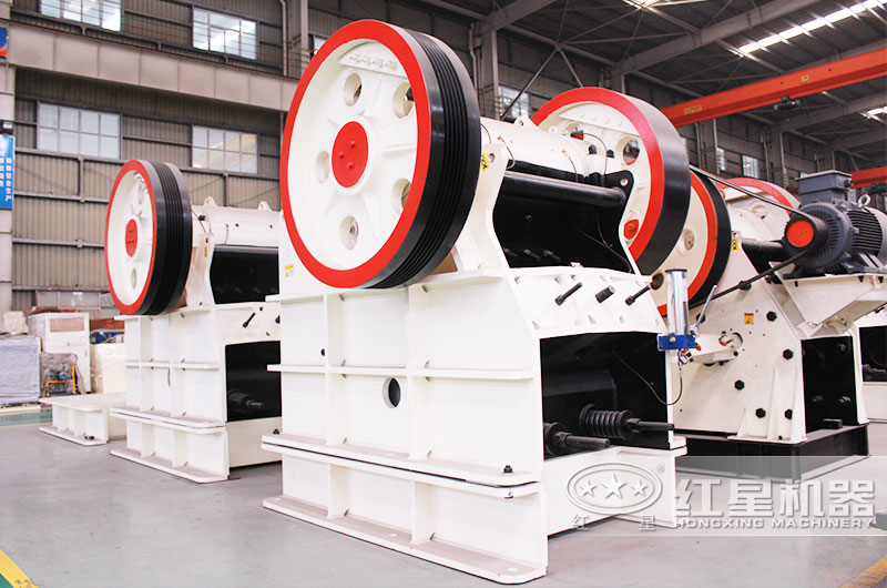鄂式碎石機(jī)，進(jìn)料口大，耐磨抗壓